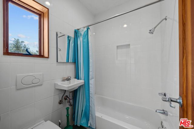 2569 Patricia Avenue, Los Angeles, CA 90064