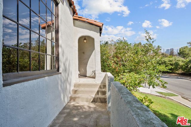 2569 Patricia Avenue, Los Angeles, CA 90064