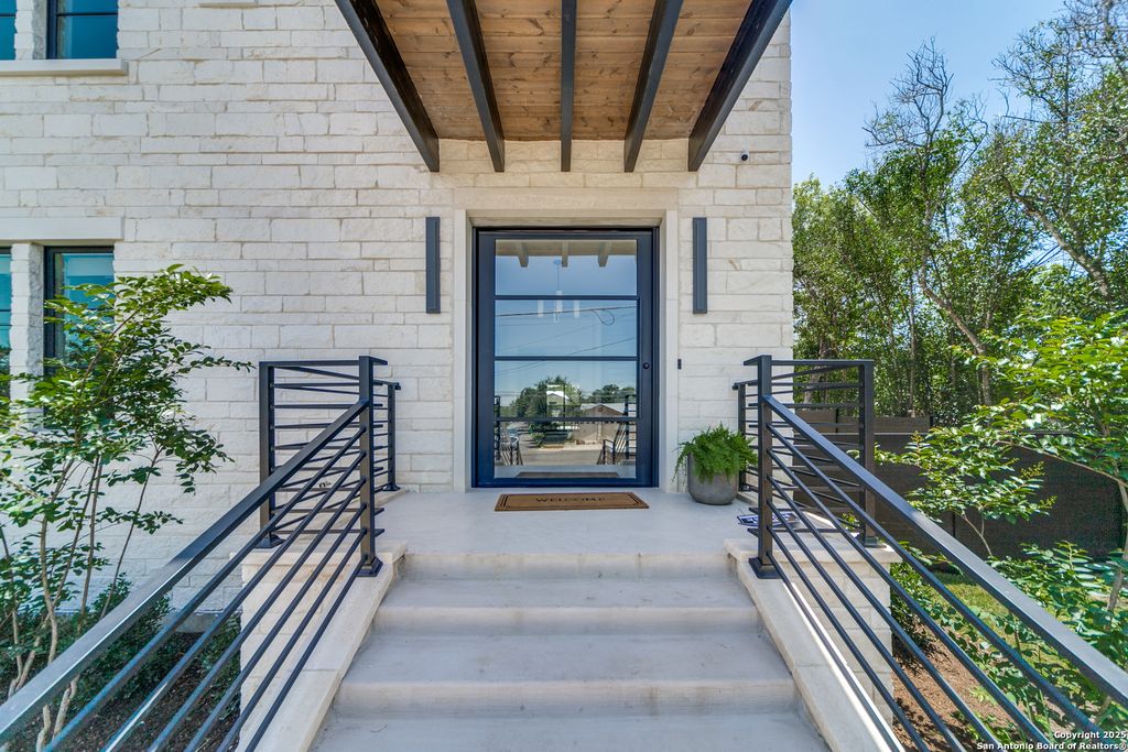 401 Oak Park Dr Unit B, Boerne, TX 78006