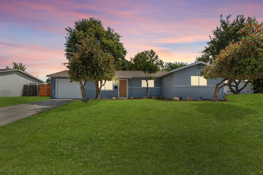 7565 El Terraza Dr, Sacramento, CA 95828