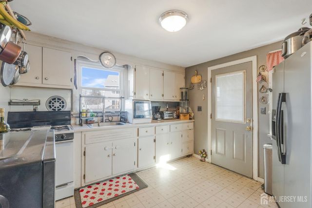 101 Lorraine Avenue, Middlesex, NJ 08846