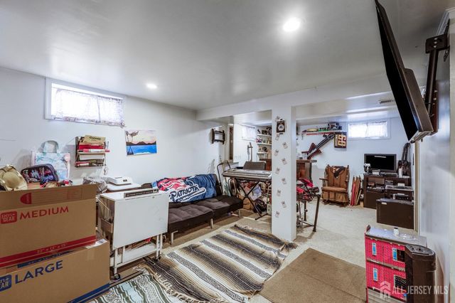 101 Lorraine Avenue, Middlesex, NJ 08846