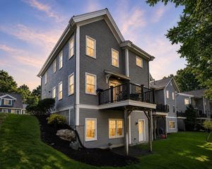 36 Journeys End Ln 13, Lexington, MA 02421