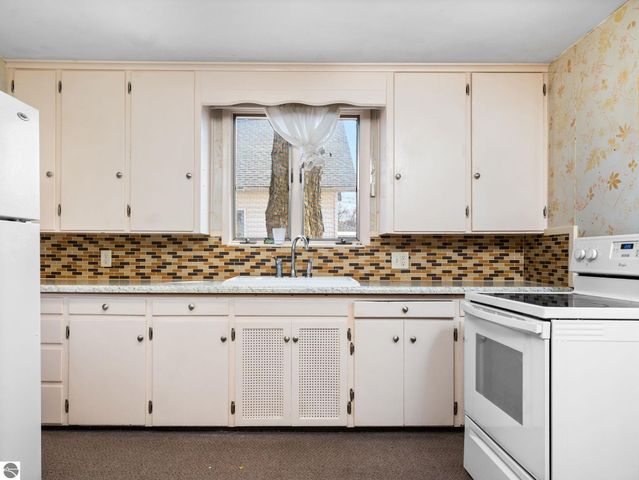 311 W Twelfth Street, Traverse City, MI 49684