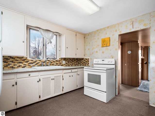 311 W Twelfth Street, Traverse City, MI 49684