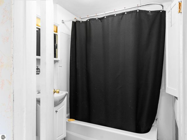 311 W Twelfth Street, Traverse City, MI 49684