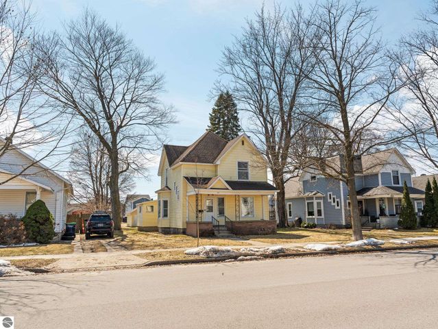 311 W Twelfth Street, Traverse City, MI 49684