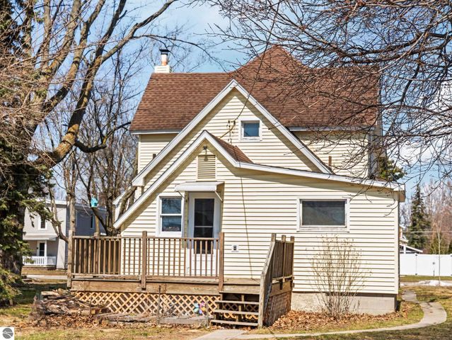 311 W Twelfth Street, Traverse City, MI 49684