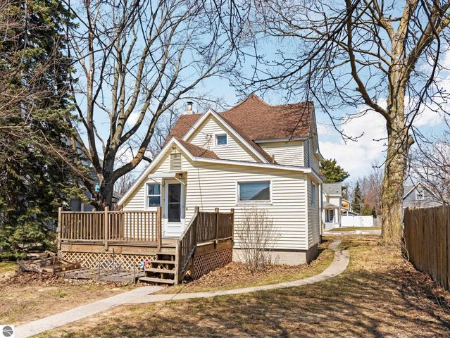 311 W Twelfth Street, Traverse City, MI 49684