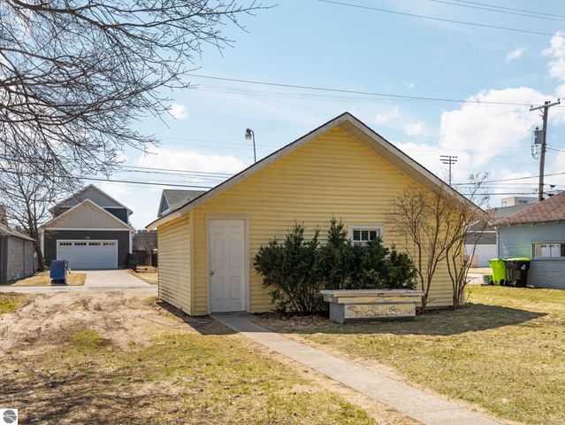 311 W Twelfth Street, Traverse City, MI 49684