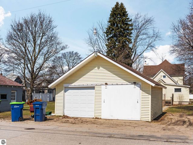 311 W Twelfth Street, Traverse City, MI 49684