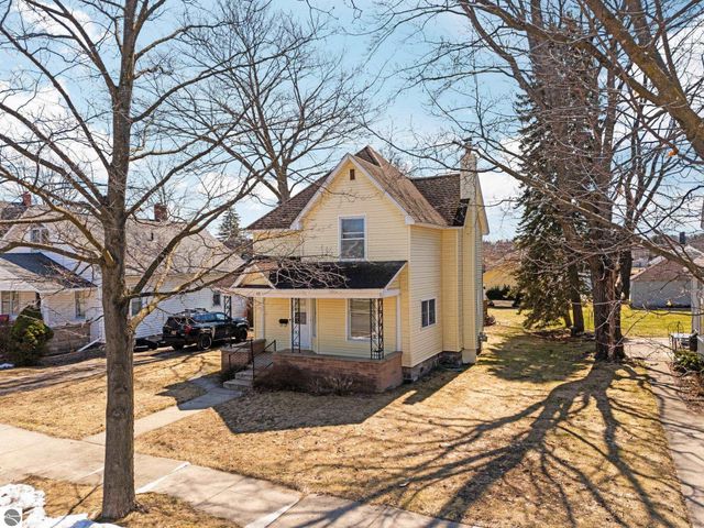 311 W Twelfth Street, Traverse City, MI 49684