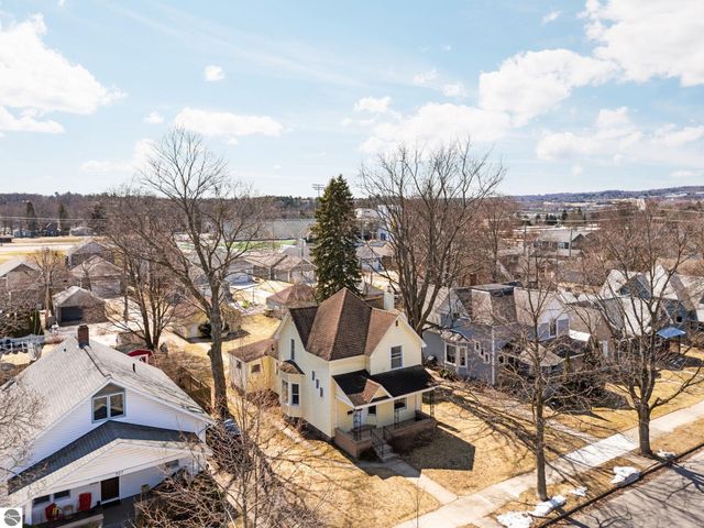 311 W Twelfth Street, Traverse City, MI 49684