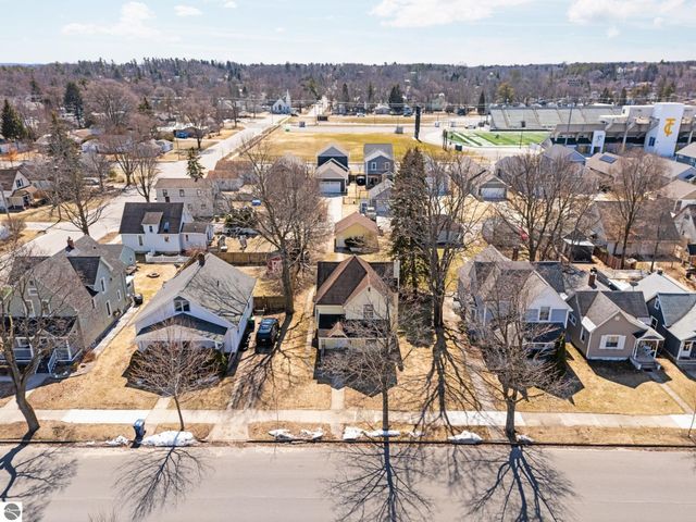 311 W Twelfth Street, Traverse City, MI 49684
