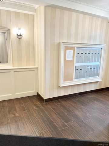 104 S Village Avenue 1H, Rockville Centre, NY 11570