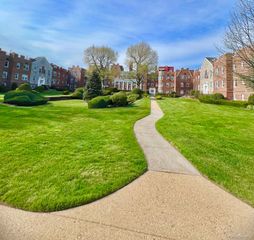 104 S Village Avenue 1H, Rockville Centre, NY 11570