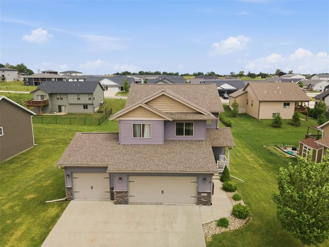 1418 Cardinal Drive, Fairfax, IA 52228