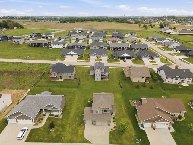 1418 Cardinal Drive, Fairfax, IA 52228