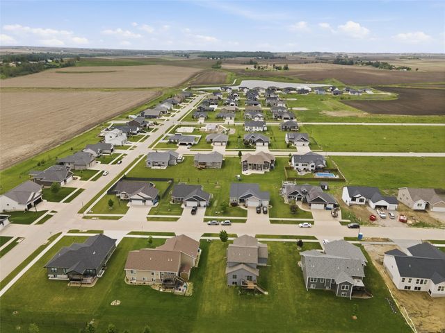 1418 Cardinal Drive, Fairfax, IA 52228