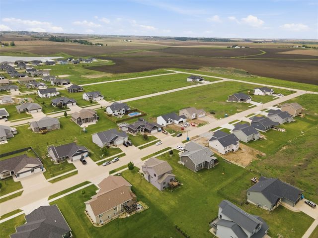 1418 Cardinal Drive, Fairfax, IA 52228
