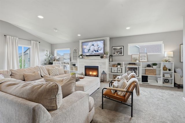 1418 Cardinal Drive, Fairfax, IA 52228