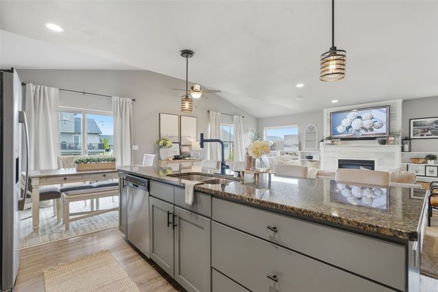 1418 Cardinal Drive, Fairfax, IA 52228
