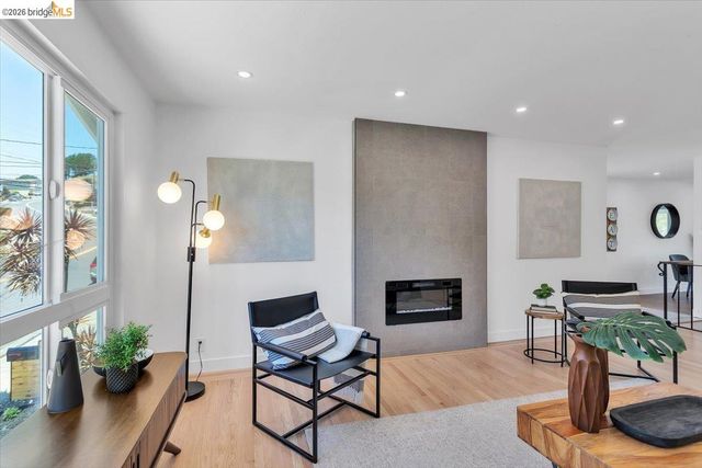 3830 Malcolm Ave, Oakland, CA 94605