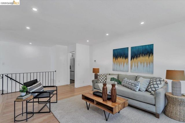 3830 Malcolm Ave, Oakland, CA 94605