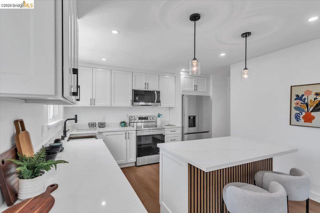 3830 Malcolm Ave, Oakland, CA 94605
