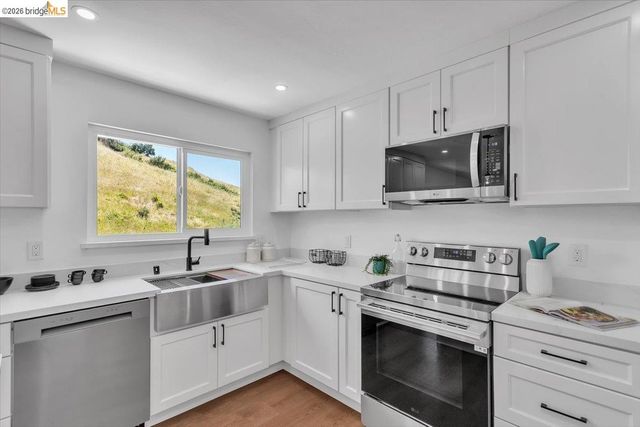 3830 Malcolm Ave, Oakland, CA 94605