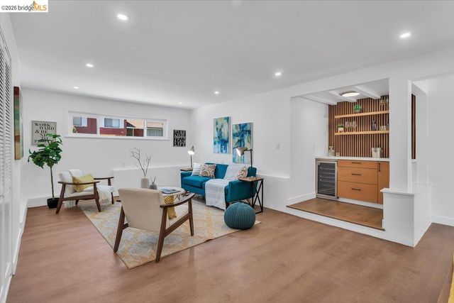 3830 Malcolm Ave, Oakland, CA 94605
