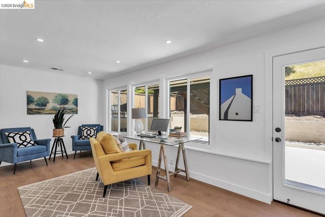 3830 Malcolm Ave, Oakland, CA 94605