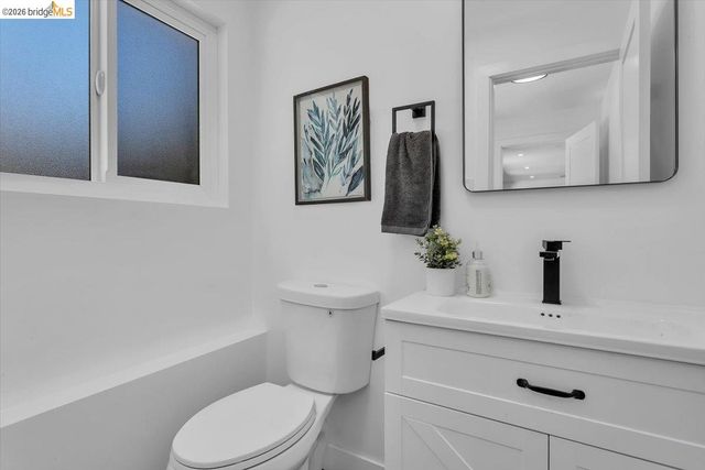 3830 Malcolm Ave, Oakland, CA 94605