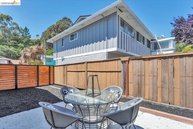 3830 Malcolm Ave, Oakland, CA 94605