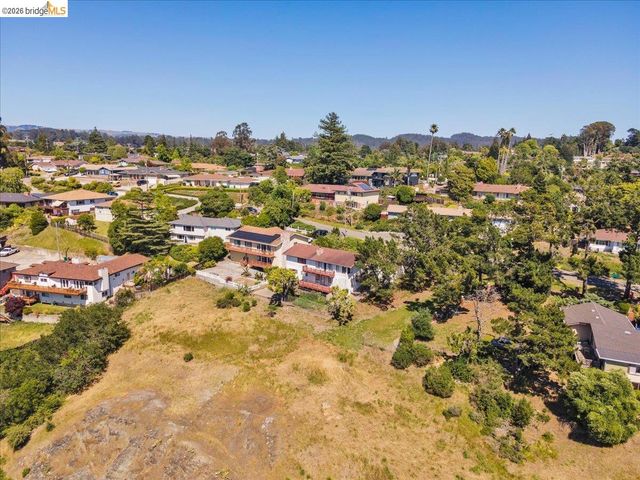 3830 Malcolm Ave, Oakland, CA 94605
