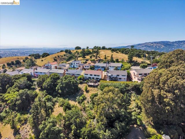 3830 Malcolm Ave, Oakland, CA 94605