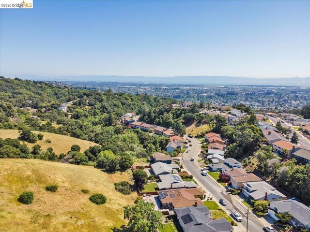 3830 Malcolm Ave, Oakland, CA 94605