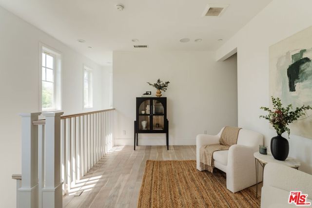 3914 Keeshen Drive, Los Angeles, CA 90066