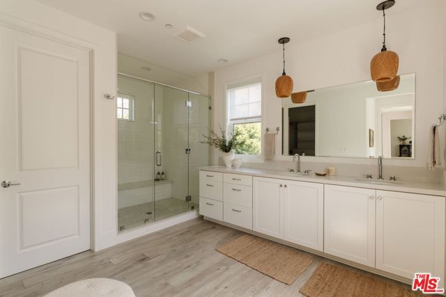 3914 Keeshen Drive, Los Angeles, CA 90066