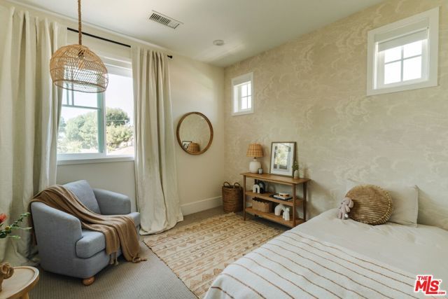 3914 Keeshen Drive, Los Angeles, CA 90066