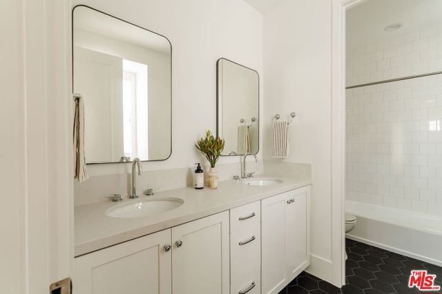 3914 Keeshen Drive, Los Angeles, CA 90066