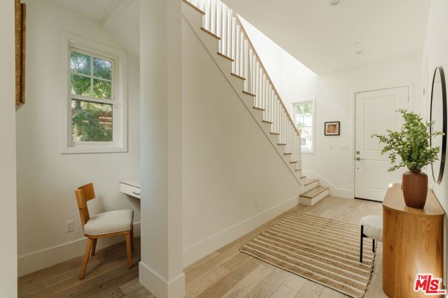 3914 Keeshen Drive, Los Angeles, CA 90066