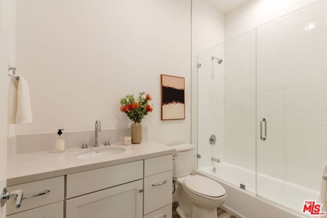 3914 Keeshen Drive, Los Angeles, CA 90066