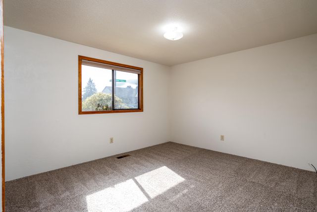 540 Golf View Drive, Medford, OR 97504