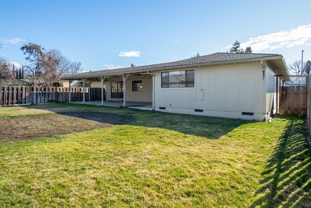 540 Golf View Drive, Medford, OR 97504