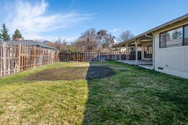 540 Golf View Drive, Medford, OR 97504