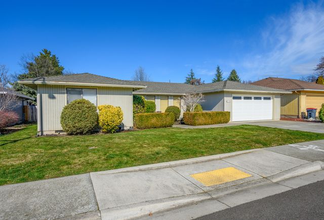 540 Golf View Drive, Medford, OR 97504