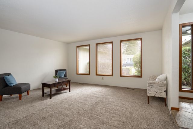 540 Golf View Drive, Medford, OR 97504