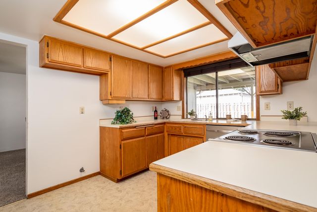 540 Golf View Drive, Medford, OR 97504