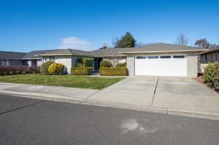 540 Golf View Drive, Medford, OR 97504